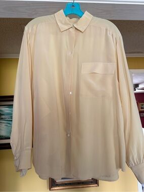 Liz Claiborne size 14 100% silk Light Cream Button-Up Blouse
